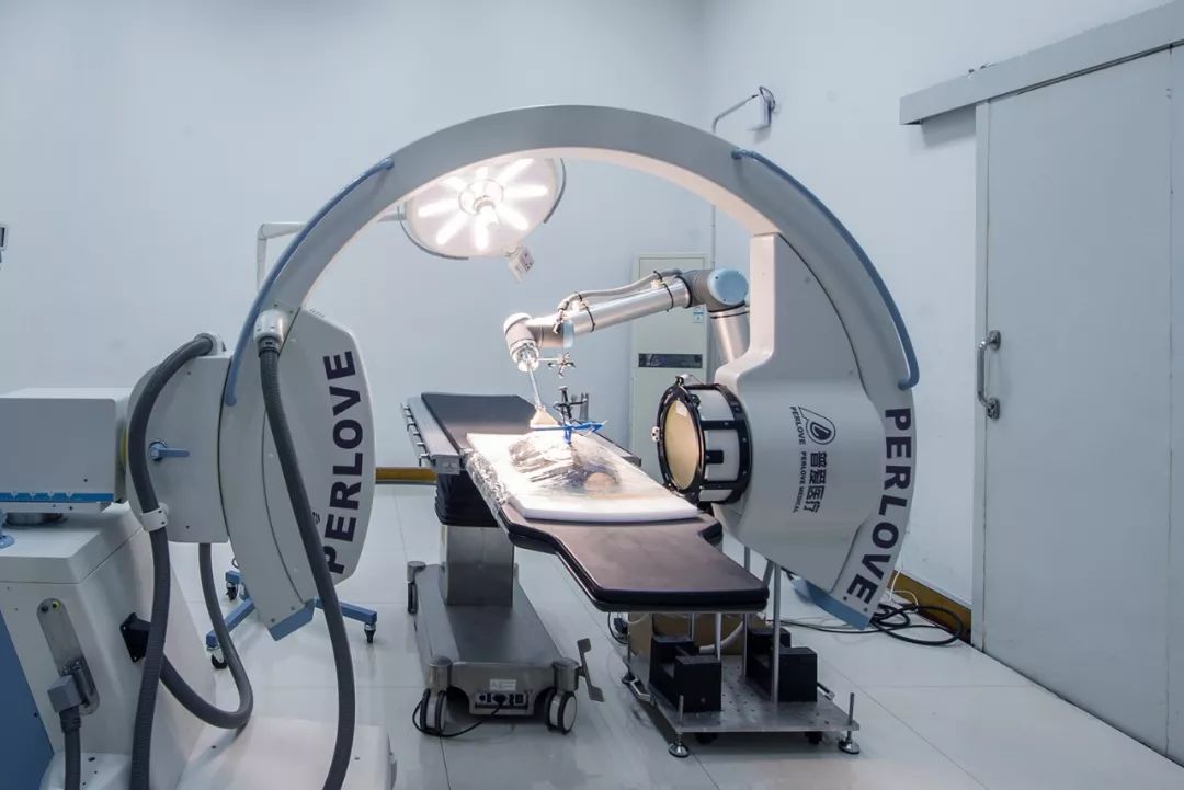 全國首例5G遠控機器人椎體強化手術試驗圓滿完成！