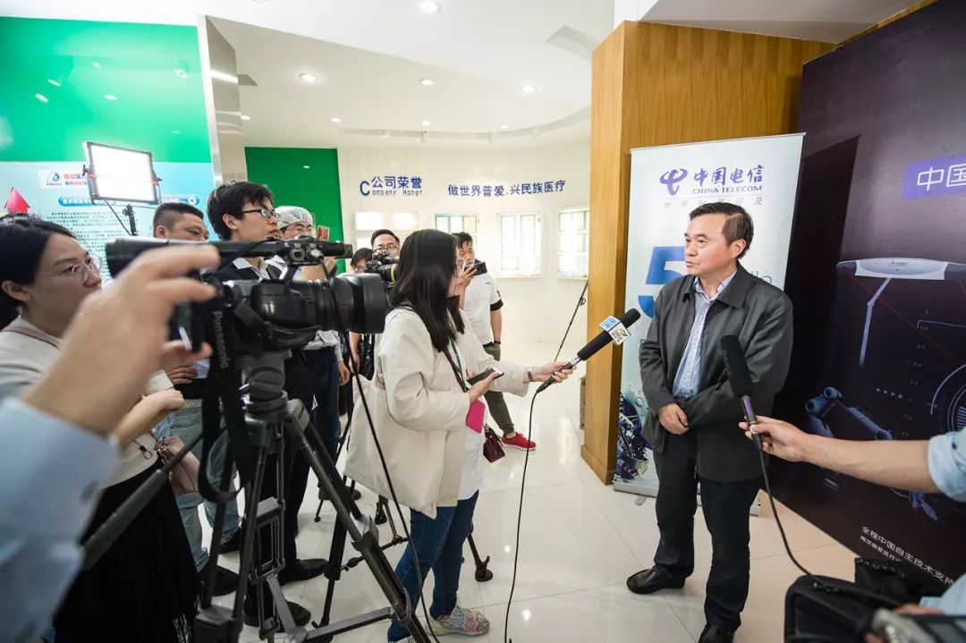 全國首例5G遠控機器人椎體強化手術試驗圓滿完成！