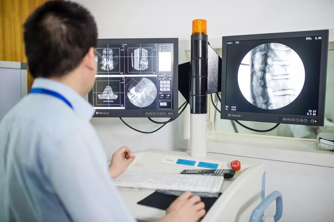 全國首例5G遠控機器人椎體強化手術試驗圓滿完成！