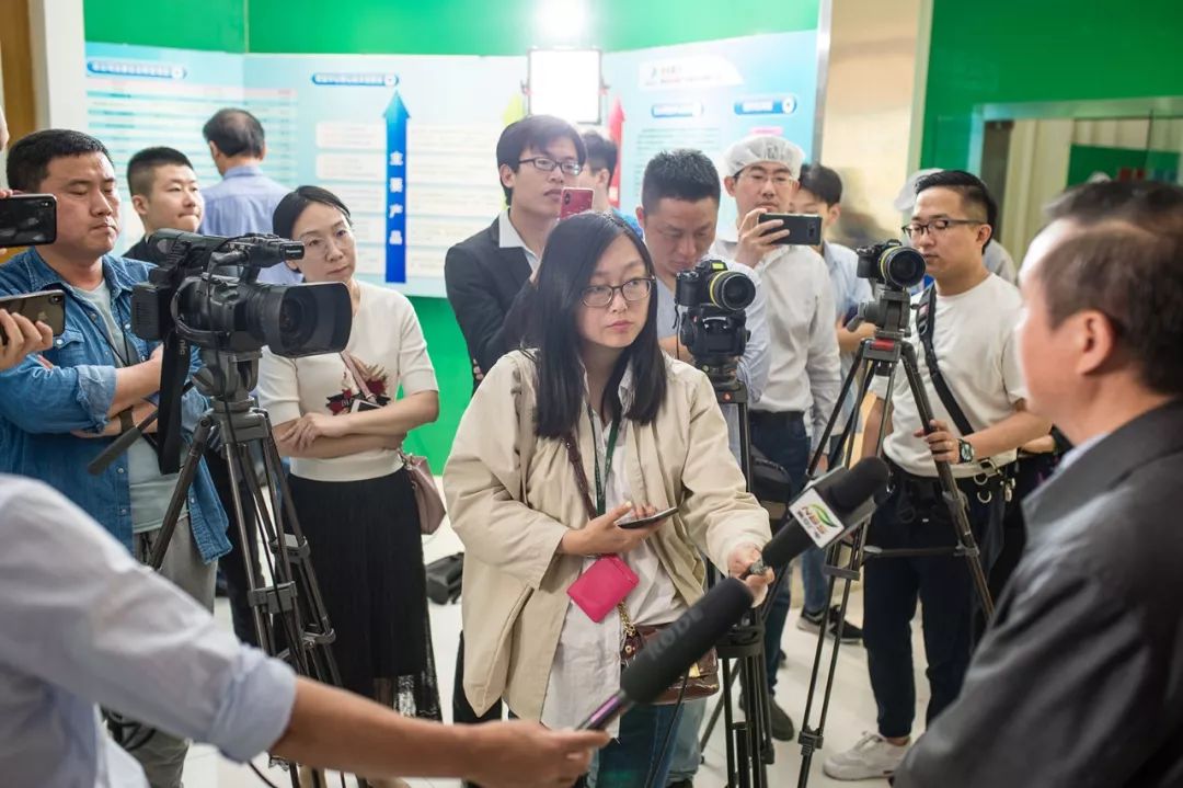 全國首例5G遠控機器人椎體強化手術試驗圓滿完成！