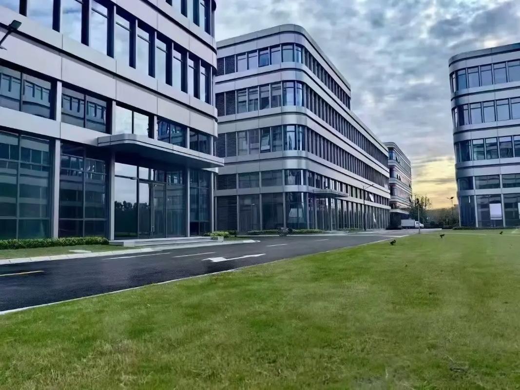 松江經開區稀缺獨幢廠房出售，建筑面積2990m2與3600m2靈活選擇